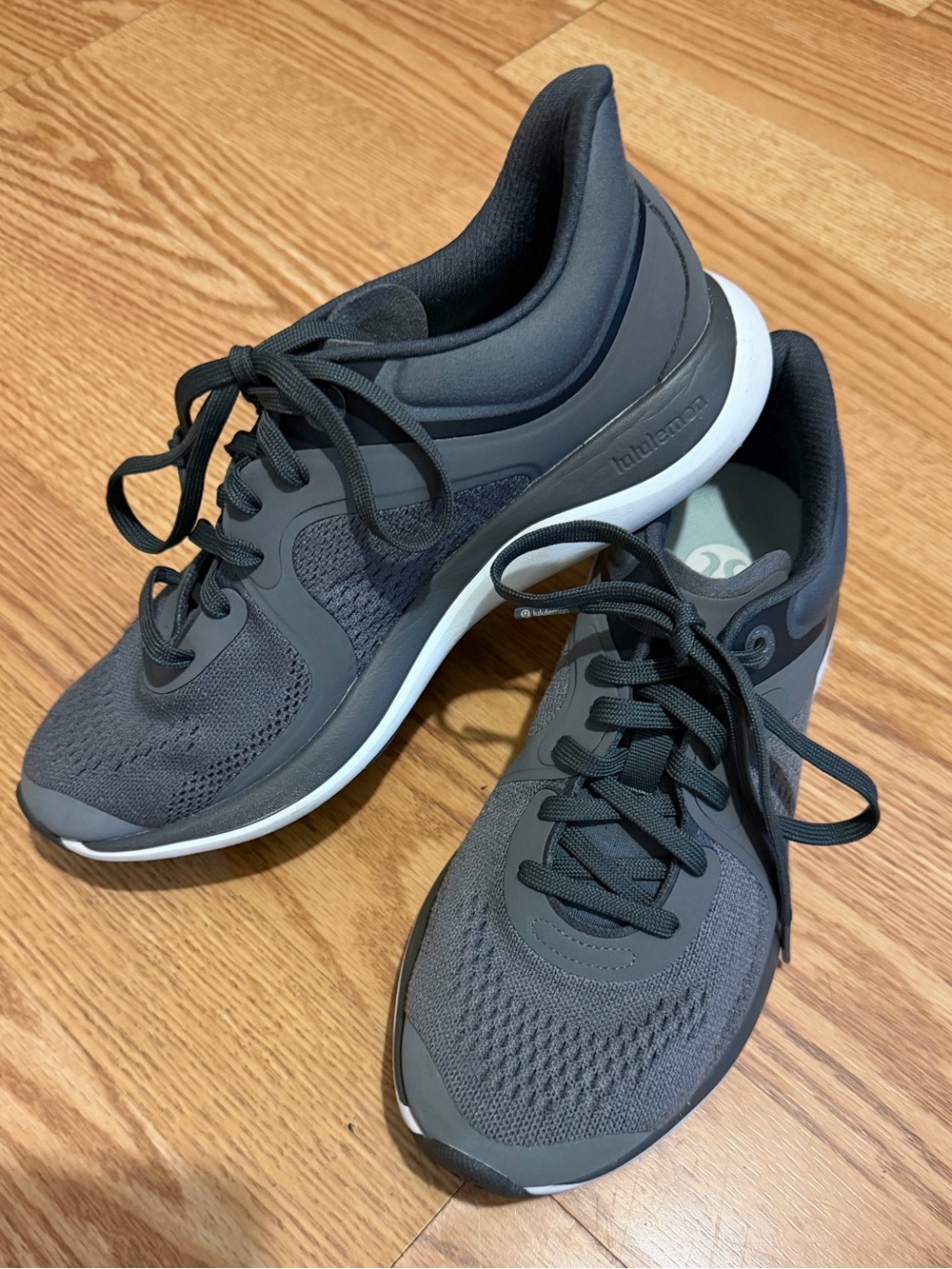 lululemon Chargefeel low Workout Women's Gray Lace-Up Sneakers Sz 7
